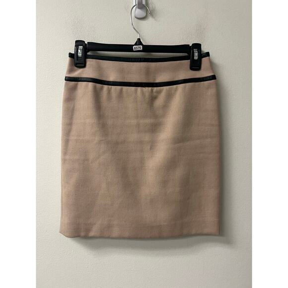Ann Taylor Kakhi Mini Skirt w Leather Trim at Waist Sz 00P - Picture 1 of 3